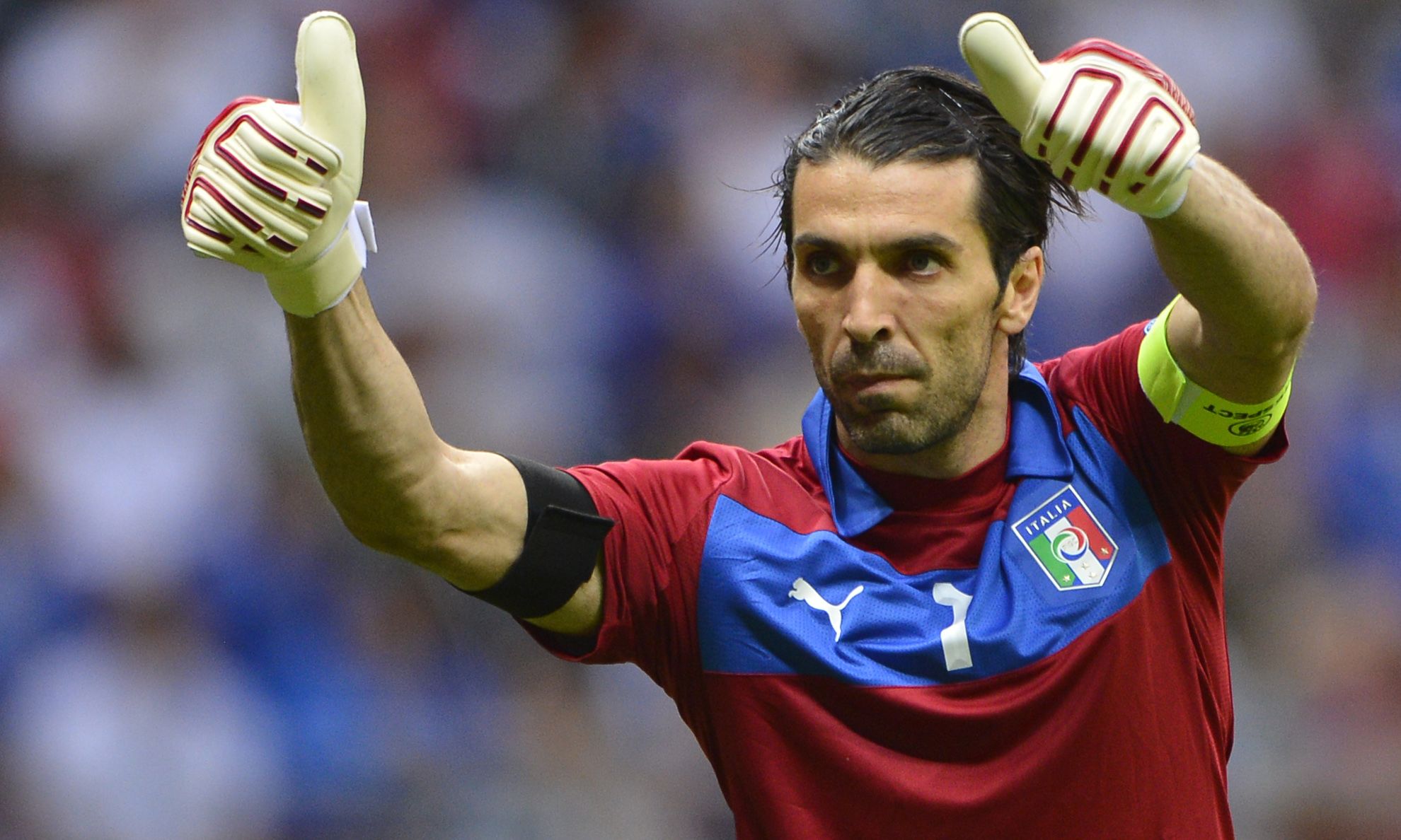 众多球迷和 众多球迷和